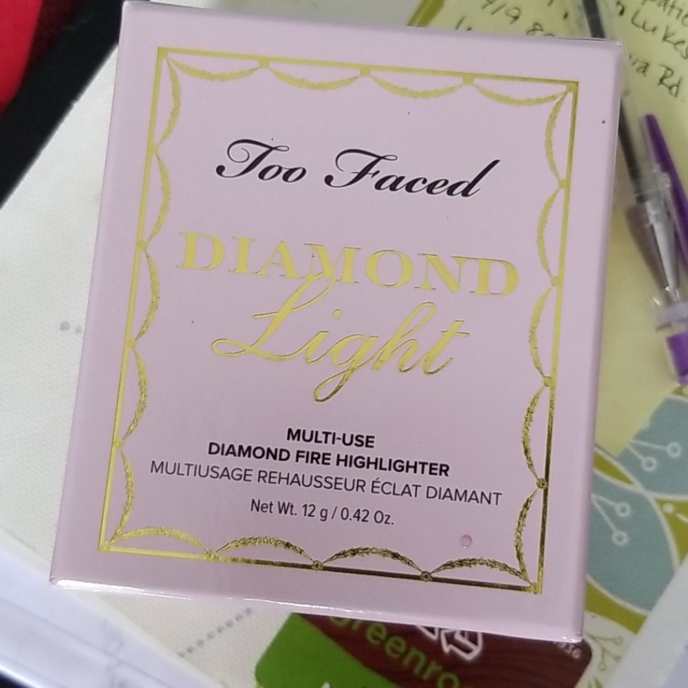 Too faced Diamond Light Highlighter
